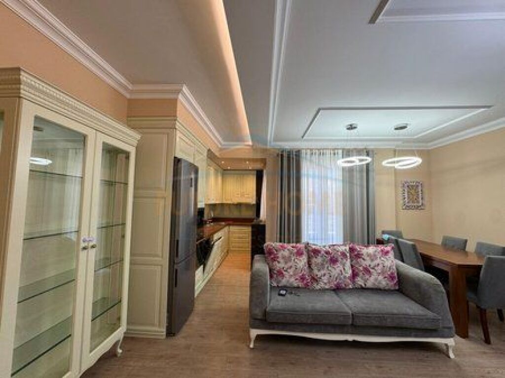 Affitto Appartamento 3+1+2+2 Posti Auto, Lago Secco, Tirana