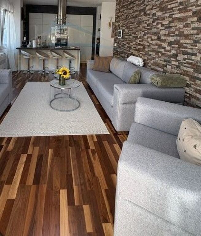 Shitet, Apartament 2+1+2, Fresk