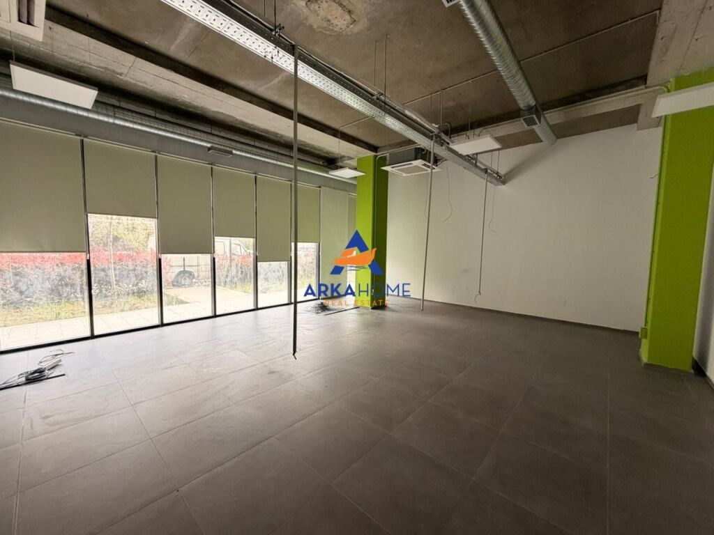 JEPET ME QERA AMBIENT BIZNESI/ZYRA 361M2 "TE ZOGU I ZI" 5700 EURO (I DISKUTUESHEM )