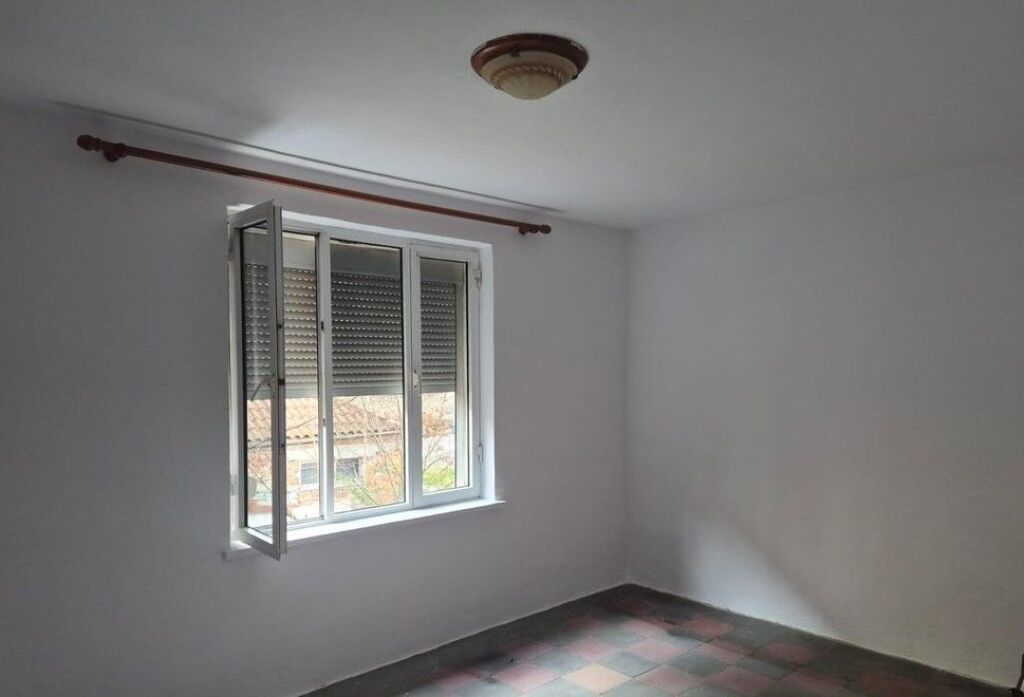 Appartamento 1+1 in vendita – Via Kavajës, vicino a Garden Building!