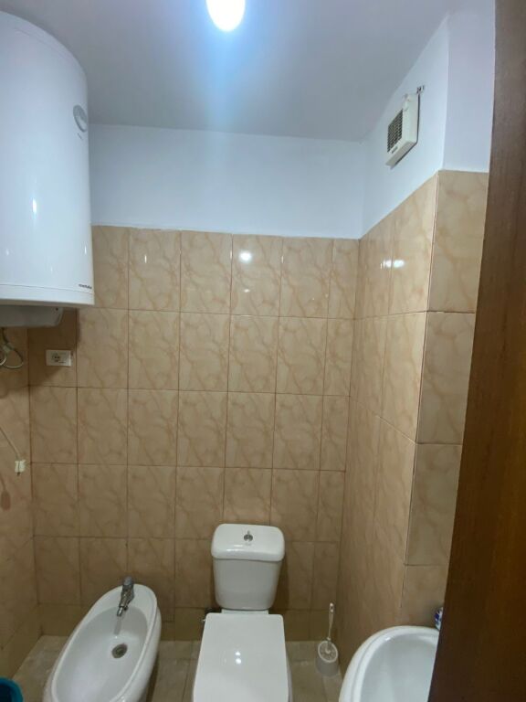 Affittasi appartamento 2+1+2 bagni di fronte a Delijorgji vicino al Centro Globe