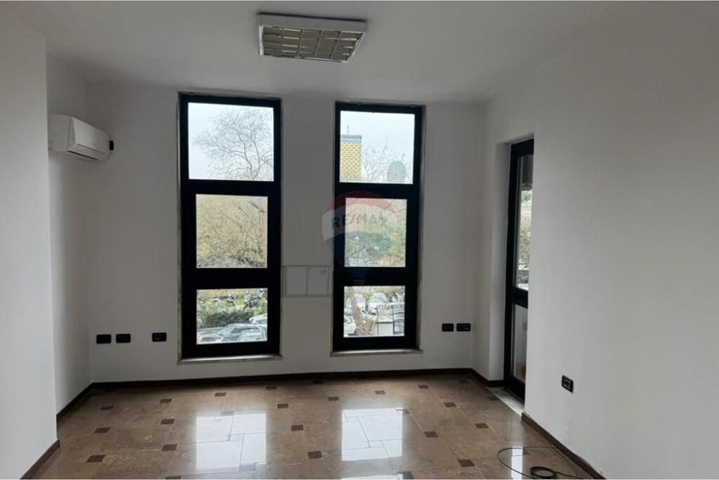 🏢 Ambient zyre me qira – Zona e Bllokut (Rruga Ukraina e Lirë)