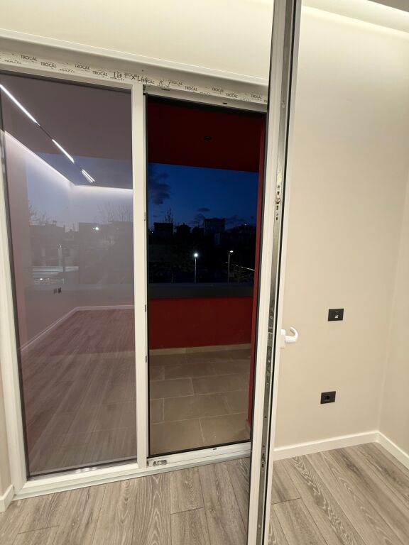 Apartament 2+1+ parkim për qira – i përshtatshëm për biznes (kati 2)