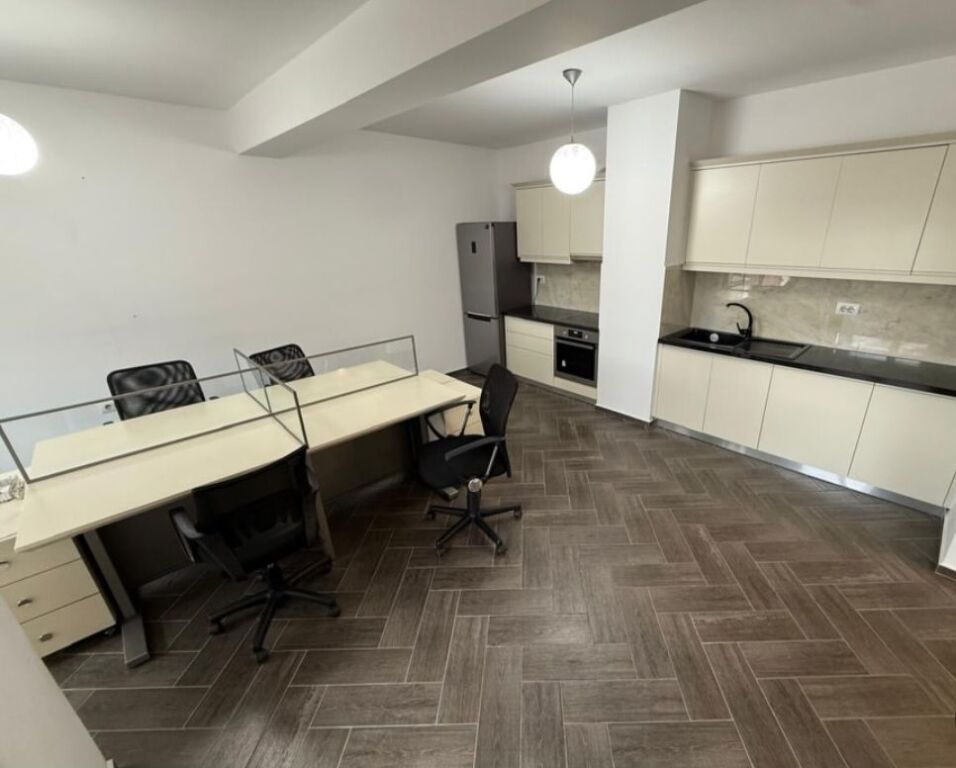 Jepet me qera ambjent per zyra ne Myslym Shyr