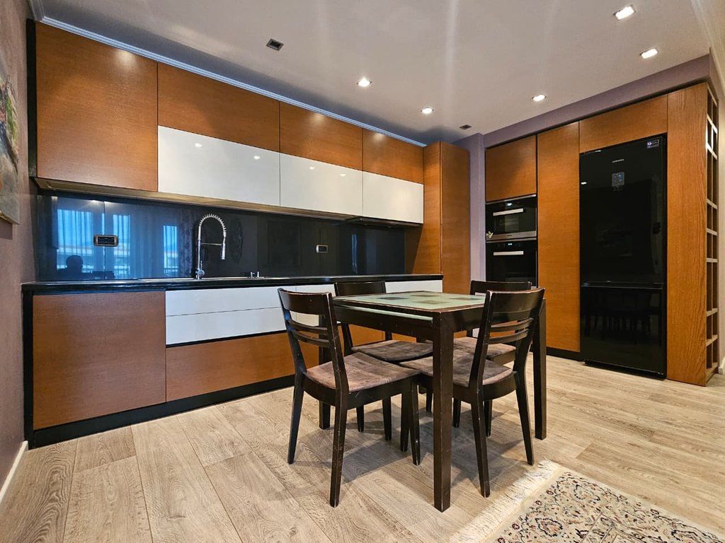 Shitet super Apartament 3+1+2 perball Delijorgjit! 299,000 €