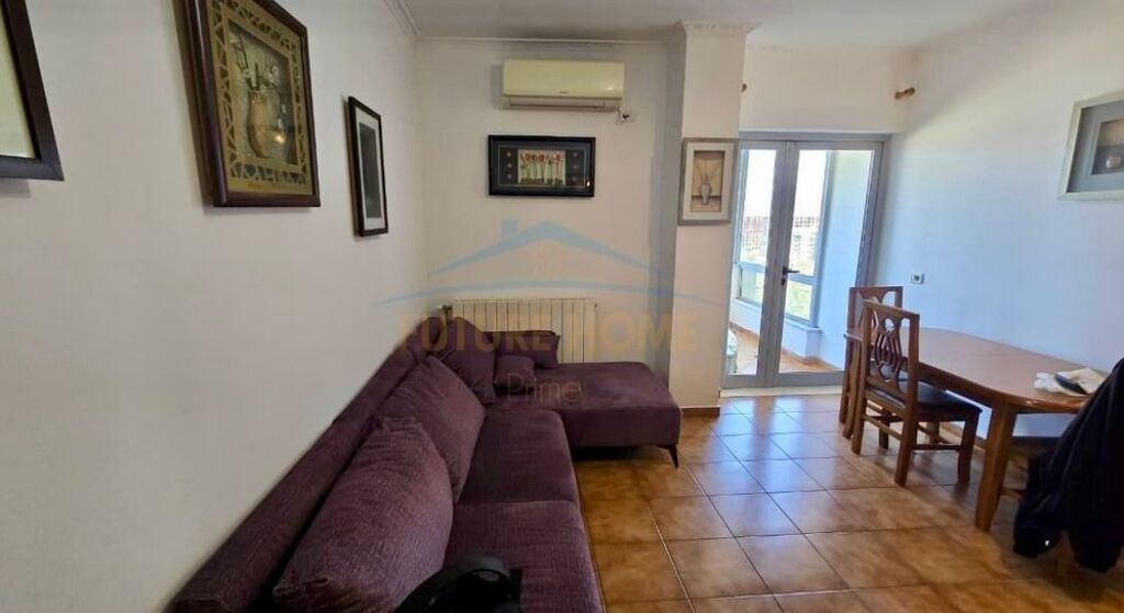 Affitto, Appartamento 1+1, Palazzo con freccia