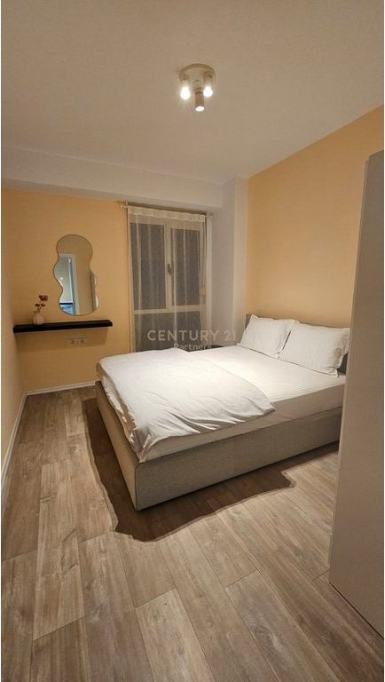JAPIM ME QIRA APARTAMENT 1+1 TE USLUGA !