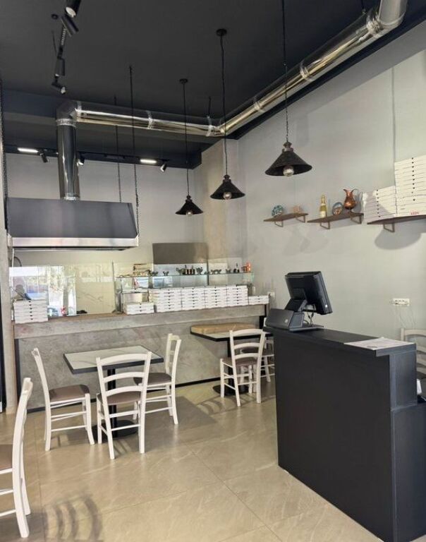 Business premises adapted and invested for pizzeria activity are for rent in the Yzberisht area