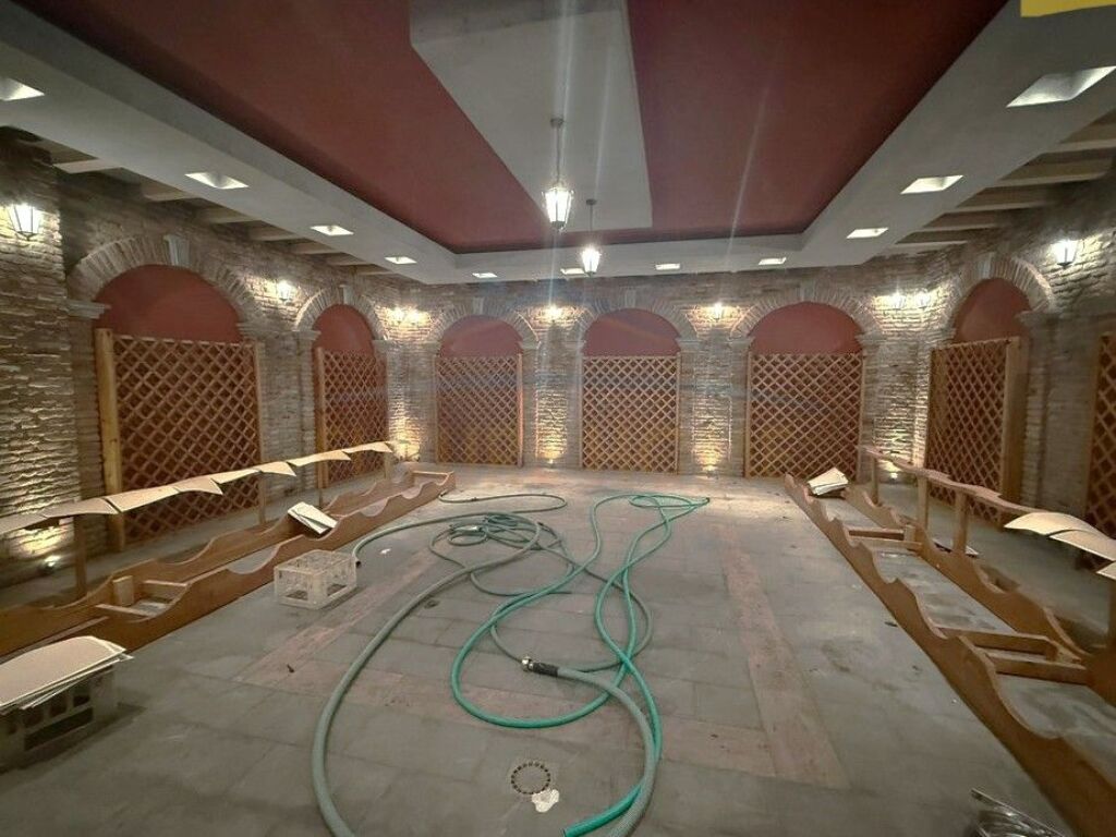 In vendita, Edificio + Fabbrica (Cantina di Vino), Zona Industriale - Quartiere 17, Korçë