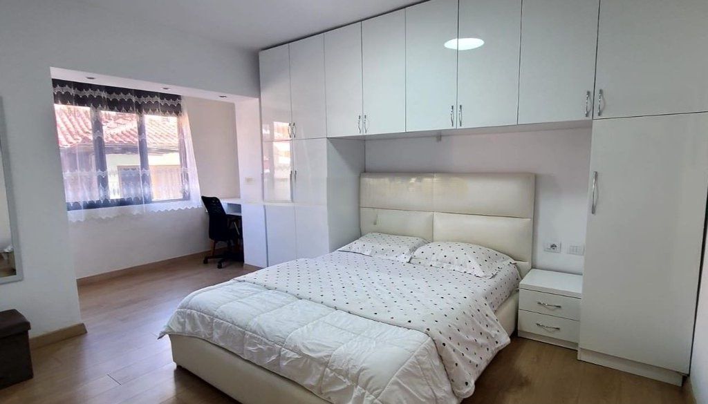 Jepet me qira – Apartament 1+1 në Rrugën Myslym Shyri