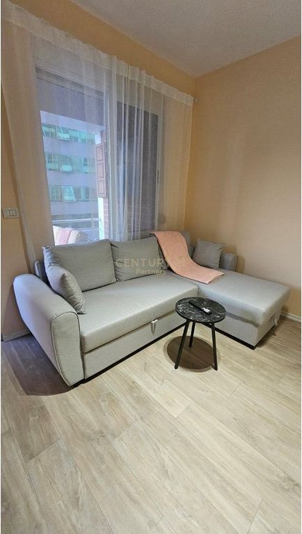 JAPIM ME QIRA APARTAMENT 1+1 TE USLUGA !