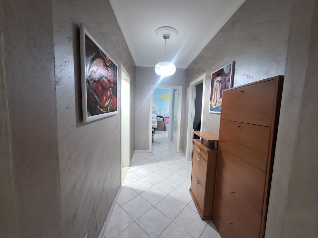 Shitet apartament 2+1+2 me post parkimi tek Dritan Hoxha!