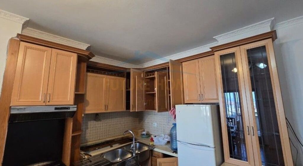 Affitto, Appartamento 1+1, Palazzo con freccia