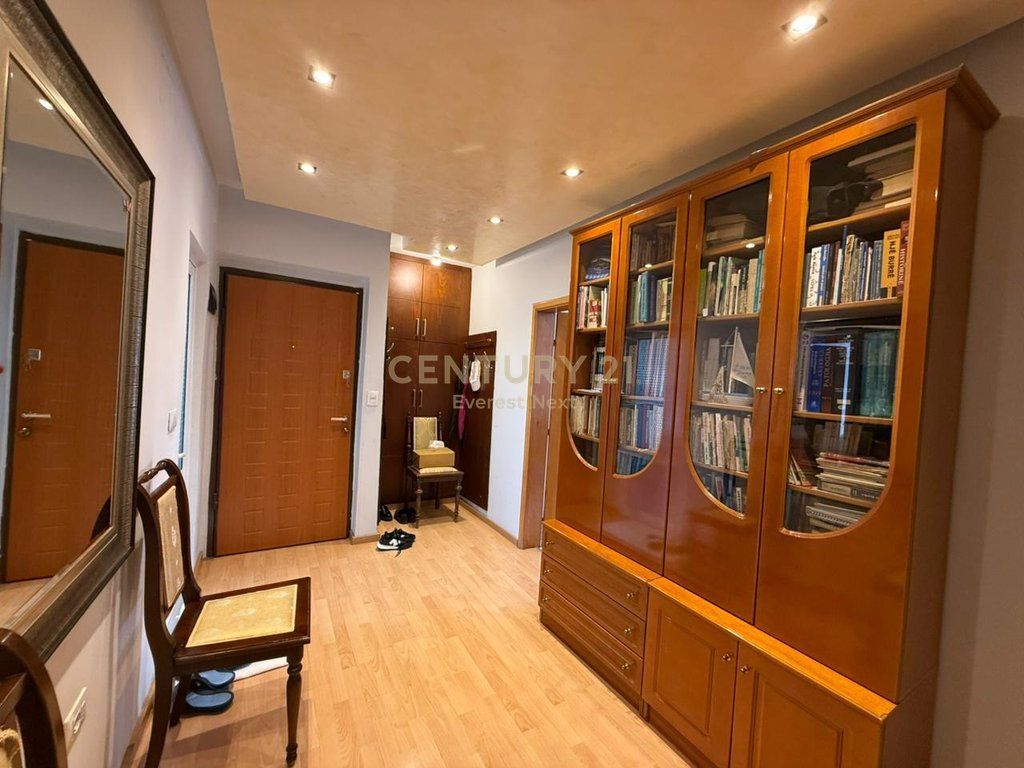 Shitet Apartament 2+1 tek Sheshi Shtraus