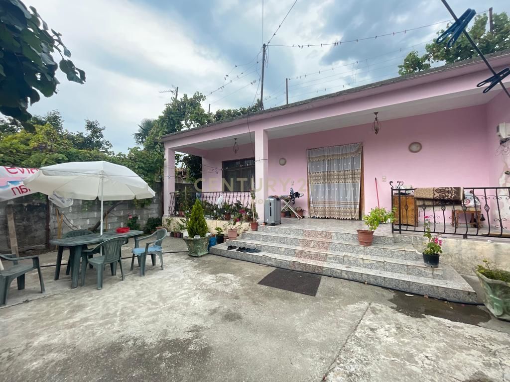 SHITET SHTEPI PRIVATE + TOKE NE RUS 150,000 €