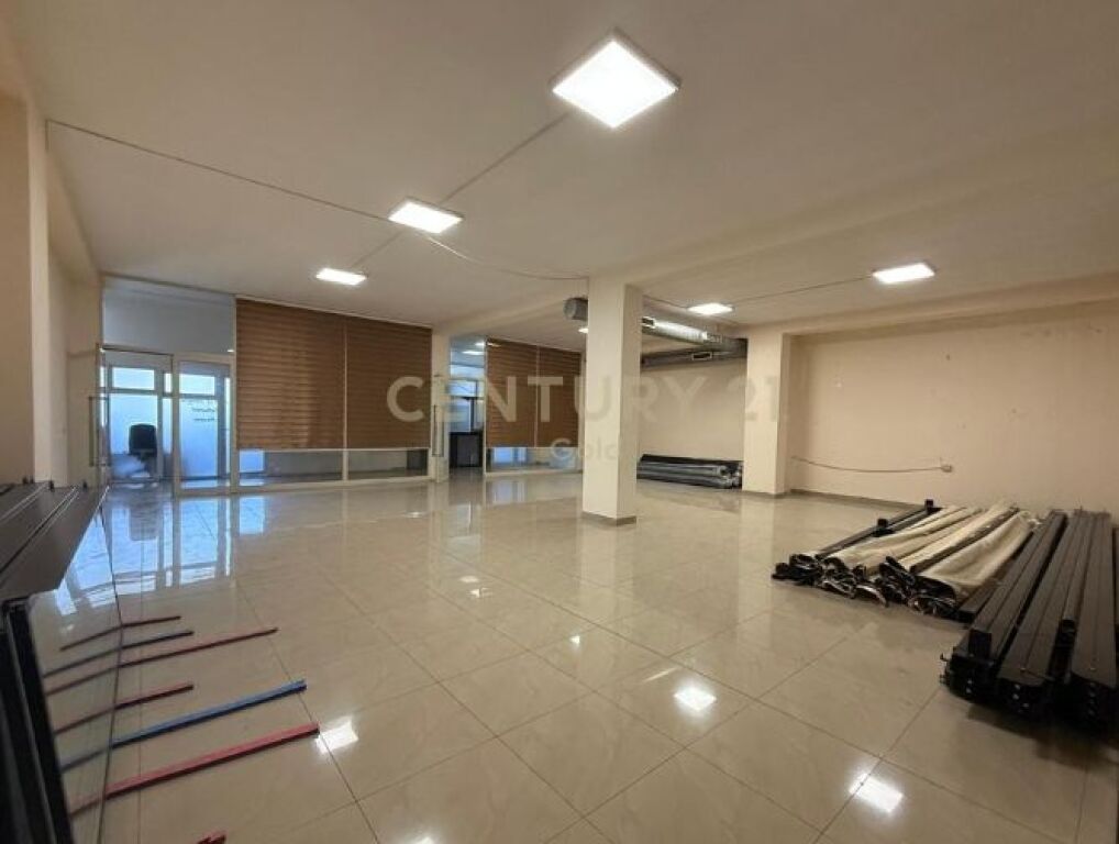 Multifunctional commercial space for rent