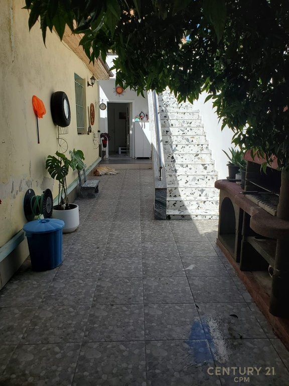 Shitet Ndërtesë + Truall pranë Shkollës "Sami Frashëri" – Mundësi Ideale për Banim ose Investim 300,000 €