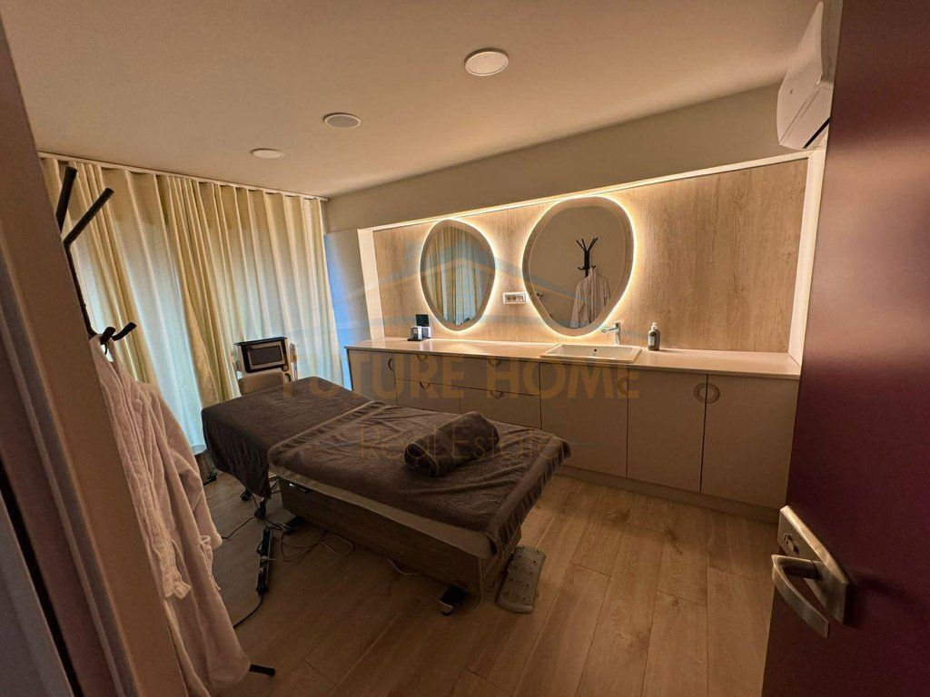 Shitet, Ambient Biznesi, Square 21