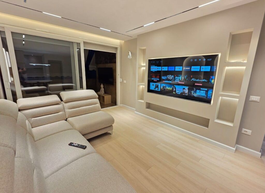 Apartament 2+1 me verandë, tek Ish Ekspozita!