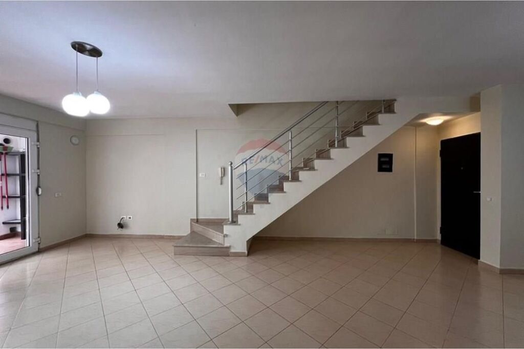 Dupleks in vendita a Kodra e Diellit!