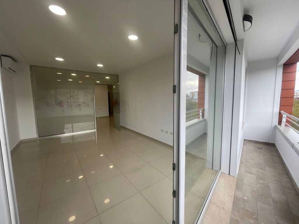 Ufficio in Affitto presso Hilton Garden Inn, Delijorgj