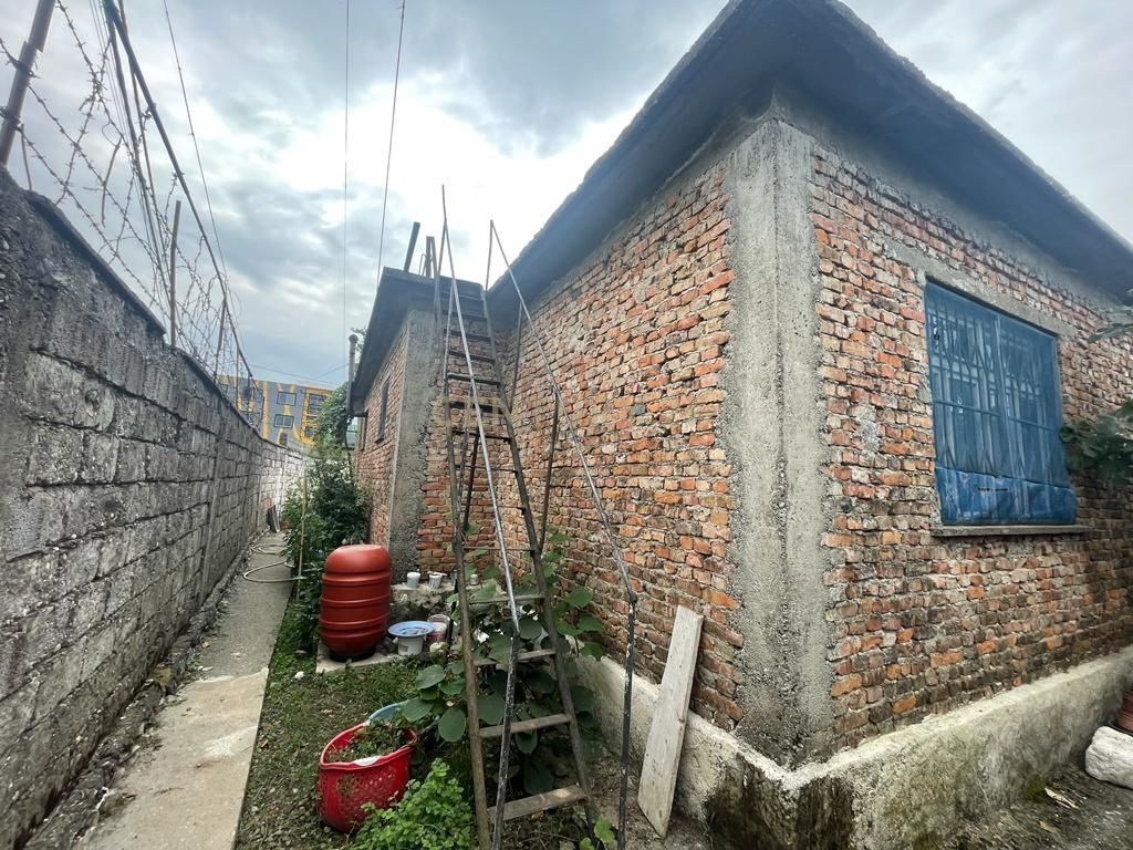 SHITET SHTEPI PRIVATE + TOKE NE RUS 150,000 €