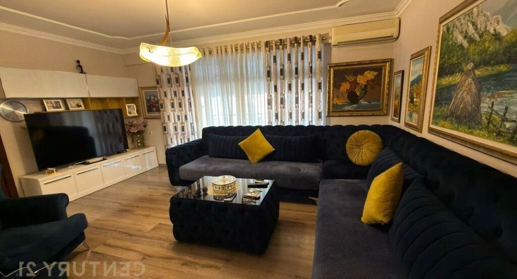 Appartamento in vendita 2+1+2 in Via Naim Frasheri, RR Kavajes