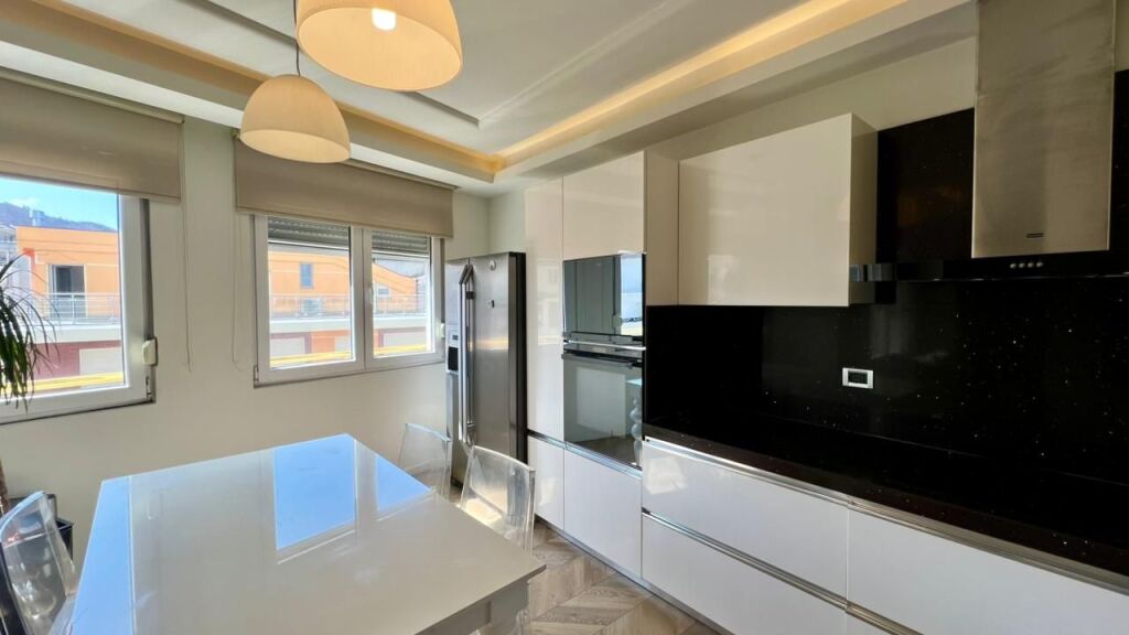 In Affitto: Appartamento 3+1 + 2 Bagni + 1 Posto Auto 🅿️ | 📍Giardino Zoologico (Palazzo Pavaroti) - €1.200 - 6° Piano - 145 m² || A 4 minuti a piedi dal Lago Artificiale 🏃🏻‍♂️