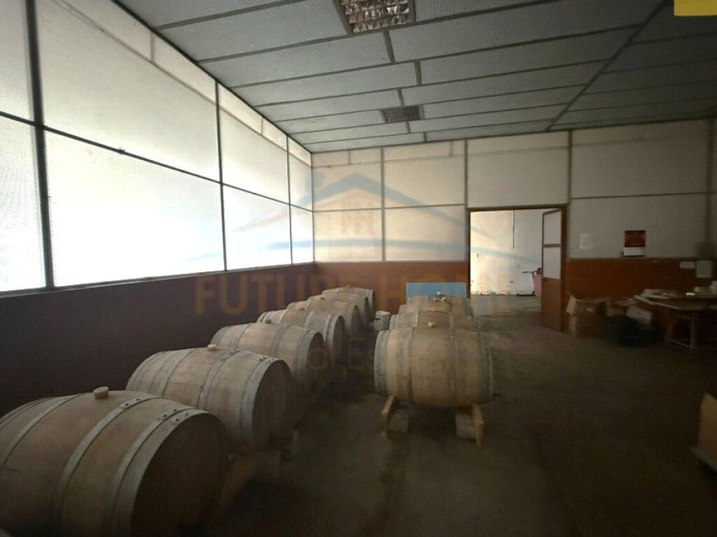 In vendita, Edificio + Fabbrica (Cantina di Vino), Zona Industriale - Quartiere 17, Korçë