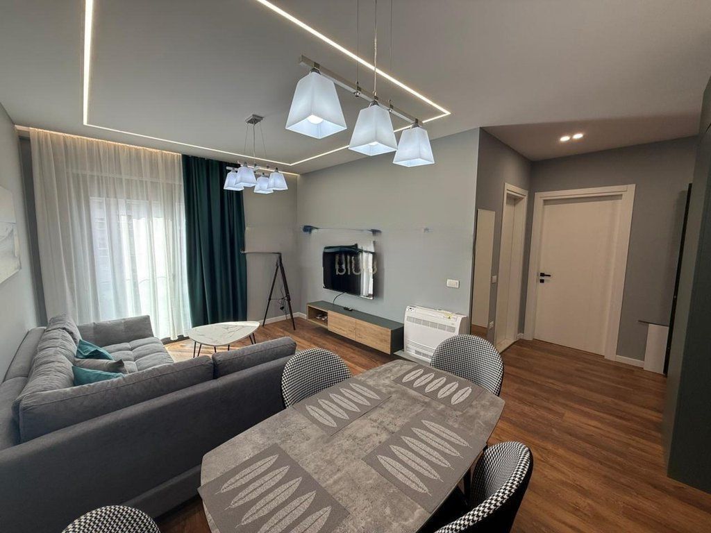 JEPET ME QERA APARTAMENT MODERN TE KOMPLEKSI FIORI DI BOSKO!