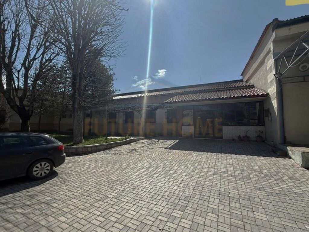 In vendita, Edificio + Fabbrica (Cantina di Vino), Zona Industriale - Quartiere 17, Korçë