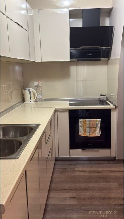 Apartment 2+1+2 for sale on Naim Frasheri Street