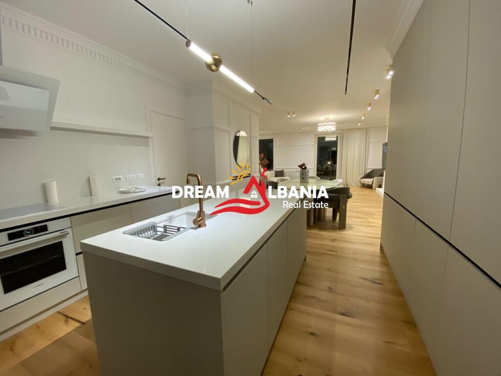 Super Ville di Lusso+Piscina in Affitto a Mjull Bathore, Residenza Elysium (ID 4251441)