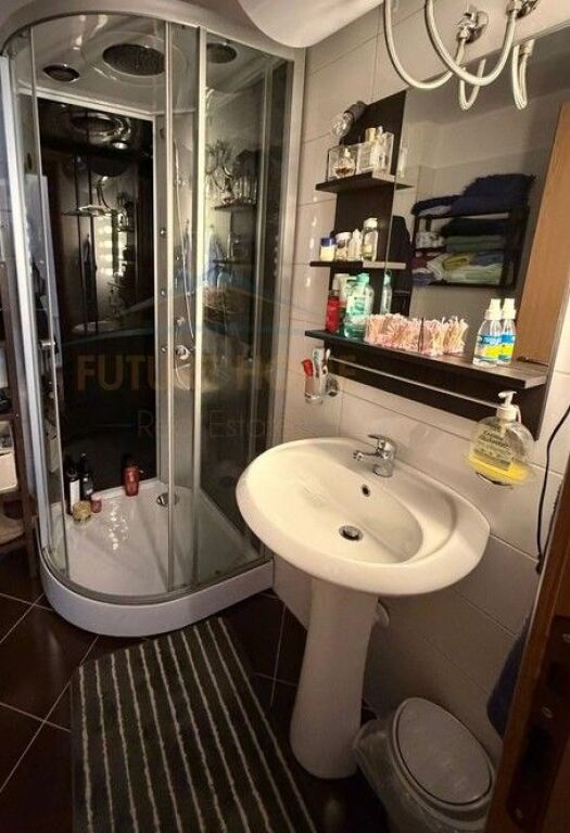 Shitet, Apartament 2+1+2, Fresk