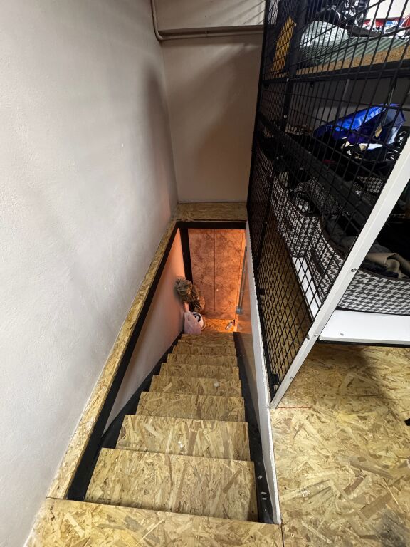 LOCALE COMMERCIALE IN VENDITA LUNGO LA STRADA