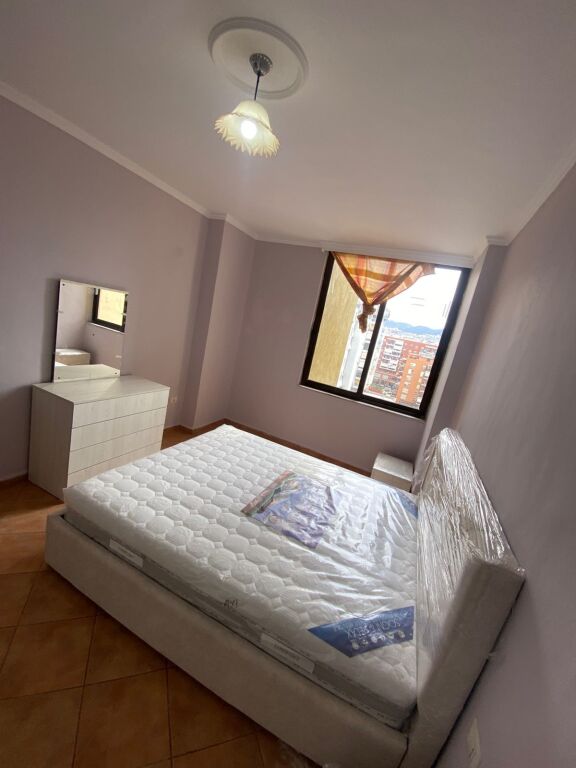 Affittasi appartamento 2+1+2 bagni di fronte a Delijorgji vicino al Centro Globe