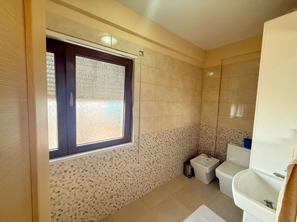 IN VENDITA appartamento moderno 3+1+2 con 2 posti auto, veranda, terrazza e deposito – Giardino Botanico 🌿