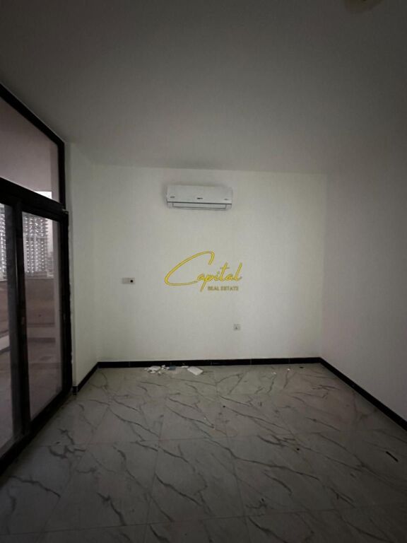 SHOP FOR RENT 25 M2 CENTER 750 EURO