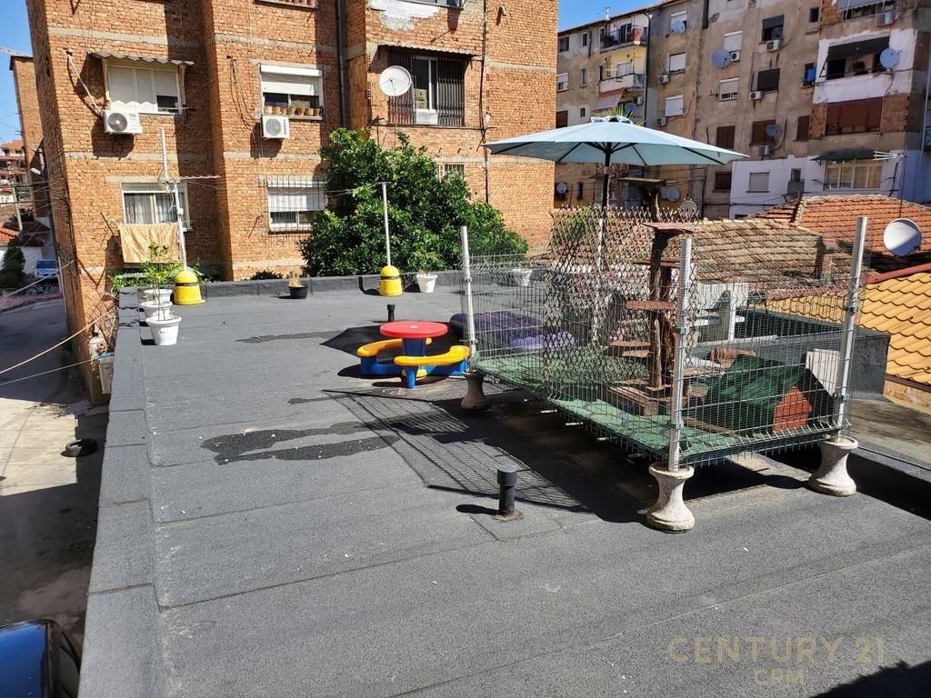 Shitet Ndërtesë + Truall pranë Shkollës "Sami Frashëri" – Mundësi Ideale për Banim ose Investim 300,000 €