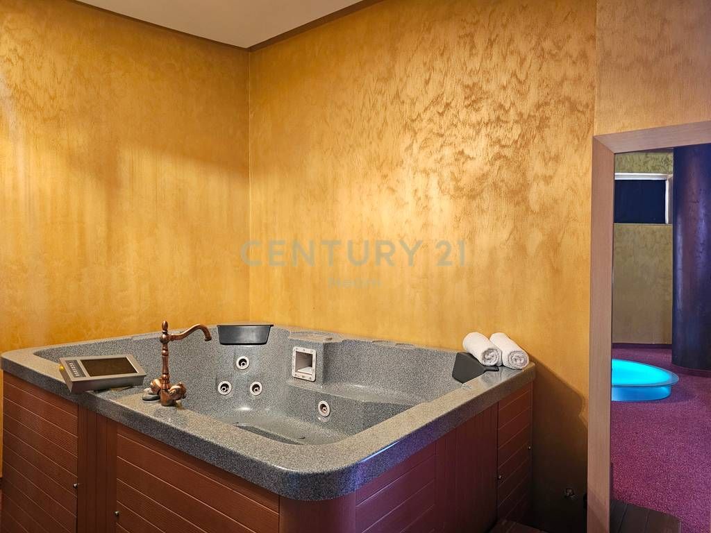 Multifunctional building for rent in Sauku i Ri