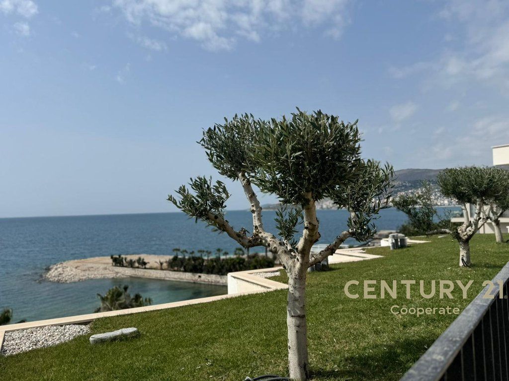 VENDIAMO APPARTAMENTO 2+1 PRESSO IONIAN BAY SARANDE - VISTA MARE.  270.000 € Sup. Totale  104m2  Sup. interna  89m2