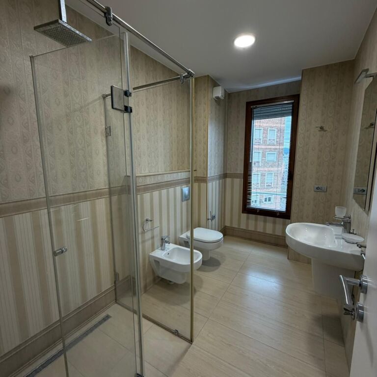 🏡 Jepet ambinet per zyre me qira te Kompleksi Delijorgji