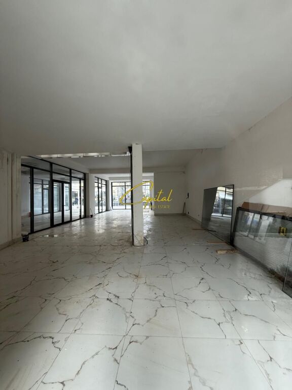 SHOP FOR RENT 110 M2 CENTER 3,300 EURO