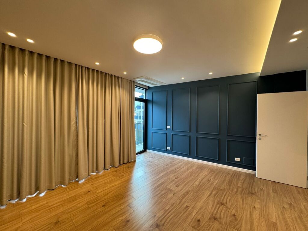 Office space for rent at Lake View Residence 1600€