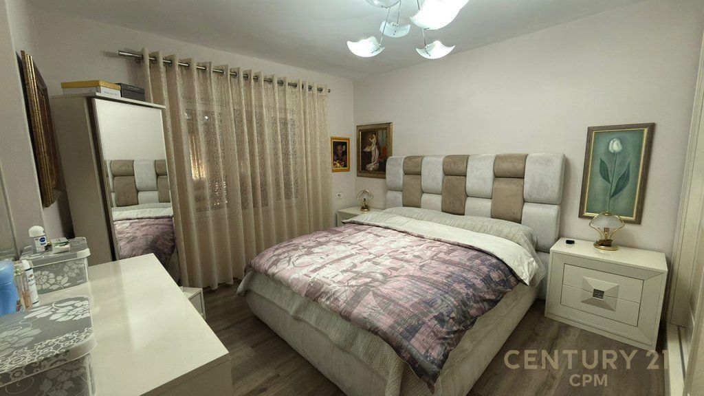 Vendesi in vendita appartamento 2+1+2 in Via Naim Frasheri