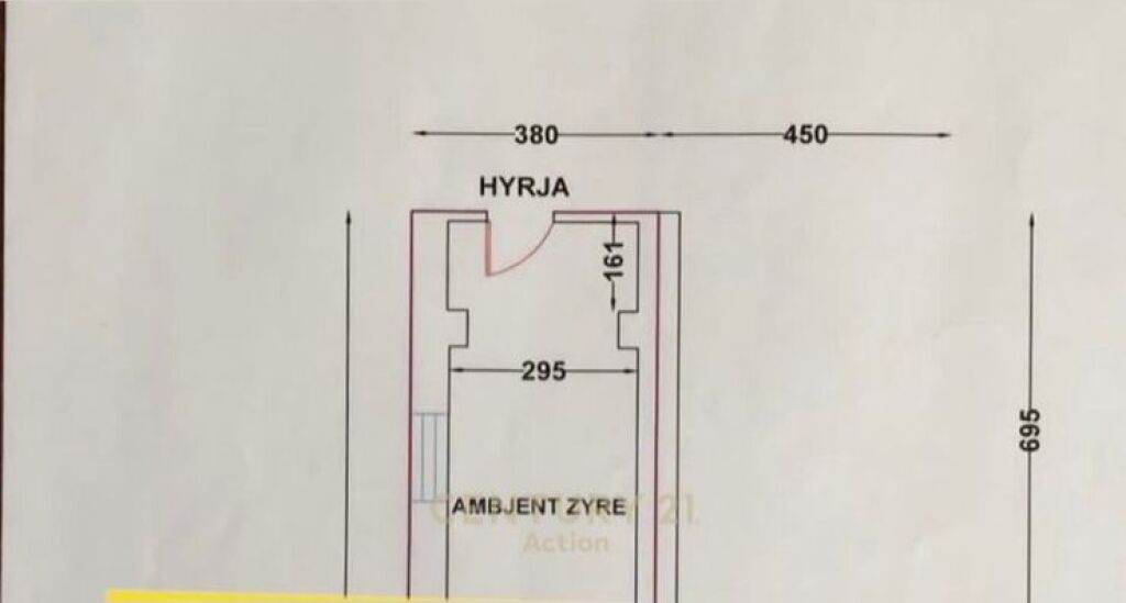 Jepet me qira ambjent komercial. Perballe stadiumit “ Selman Stermasi”.