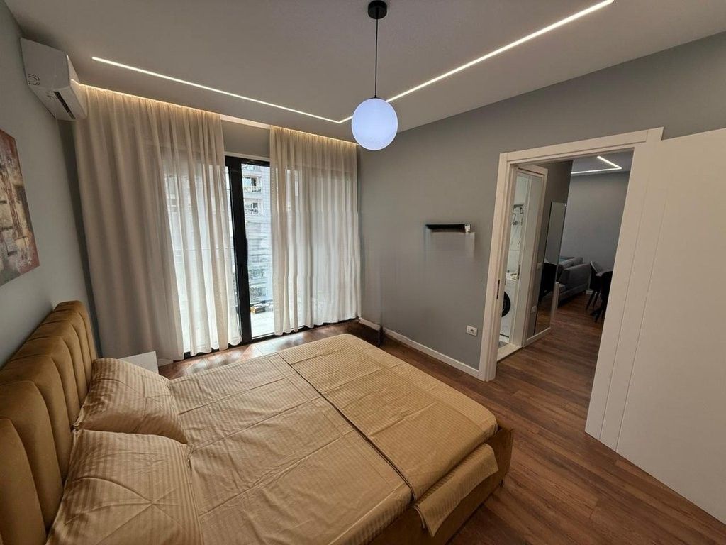 Aprtament 1+1+Post Parkimi, për qira në rrugën “5 Maji”