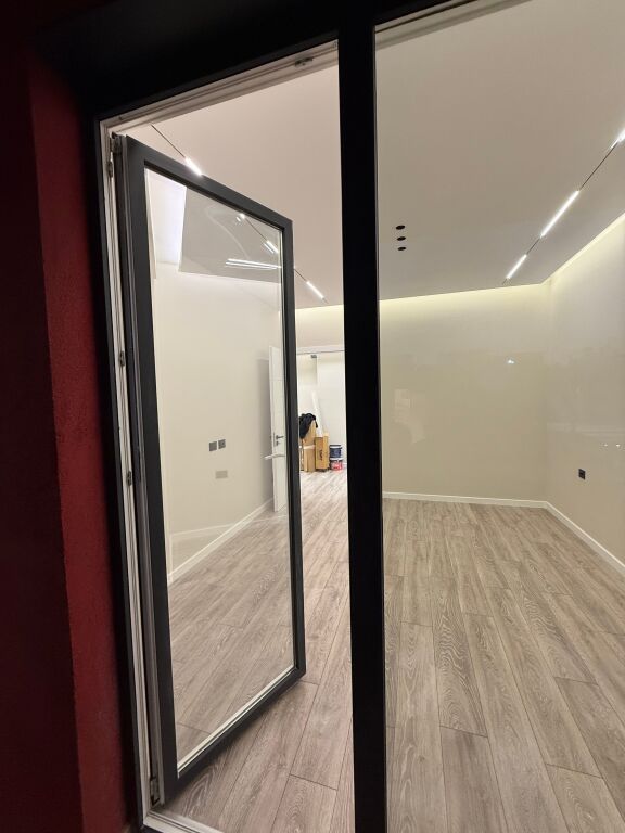 Apartament 2+1+ parkim për qira – i përshtatshëm për biznes (kati 2)