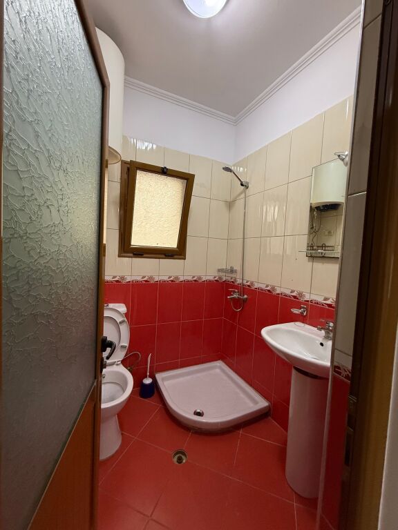 🏠AFFITTASI Ingresso 1+1 in Villa privata 📍Ex Venue  🏢1° piano, con cortile 💶 45.000 Leke/Mese trattabili