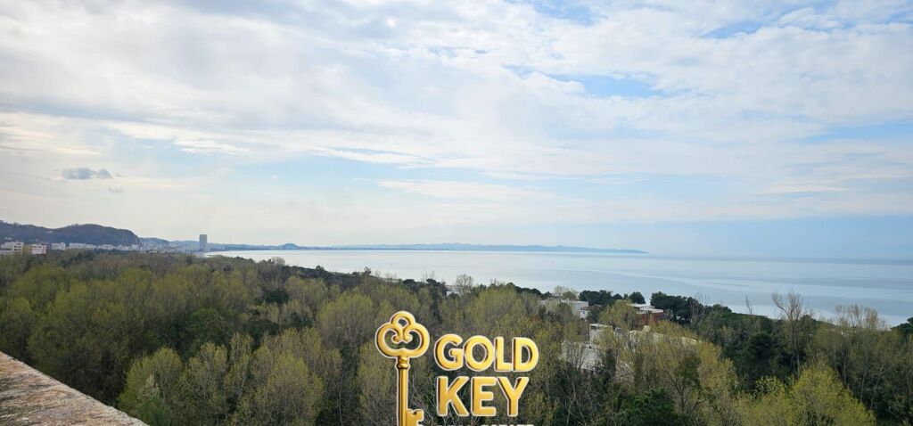 SHITET SUPER APARTAMENT 2+1+2+2 BALLKONE ME PAMJE DETI